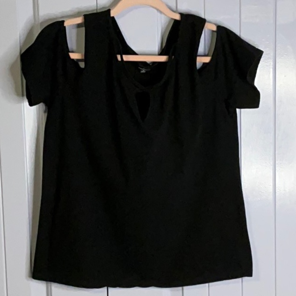 Ambiance Black Trending Crisscross V-Neck Cold Shoulder Top Cotton Plus Size 1X - Picture 8 of 11
